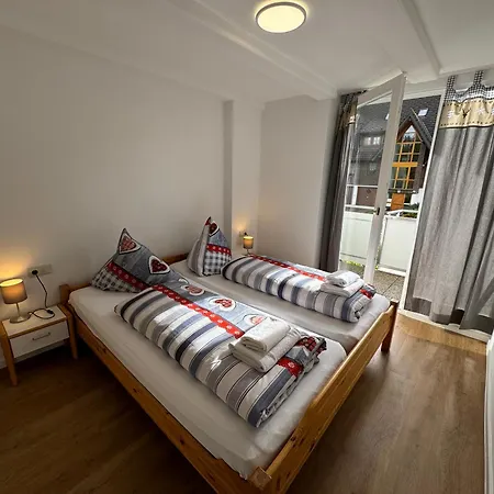 Frei 4 Compact הינטרצארטן